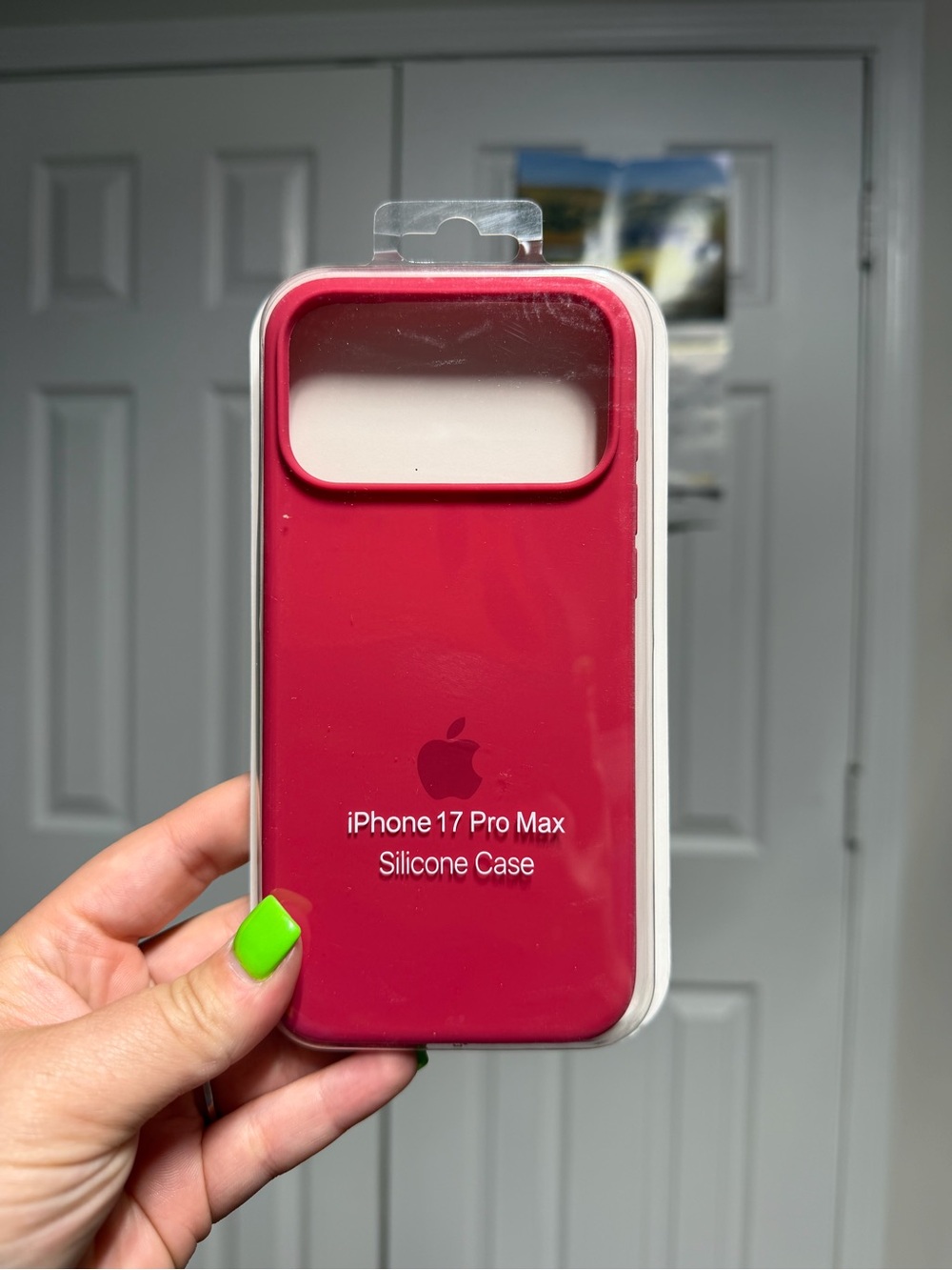 Apple iPhone 17 Pro Max Silicone Case - Deep Pink